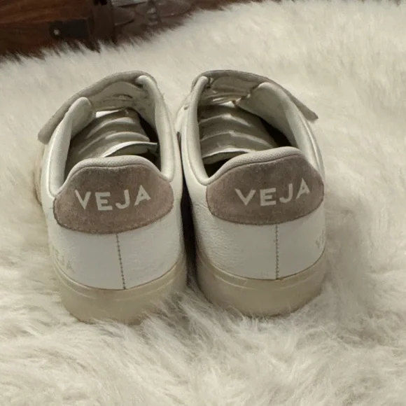 Veja Cream Velcro Leather/Suede Sneakers Size 8 pre-owned. - Picture 6 of 11